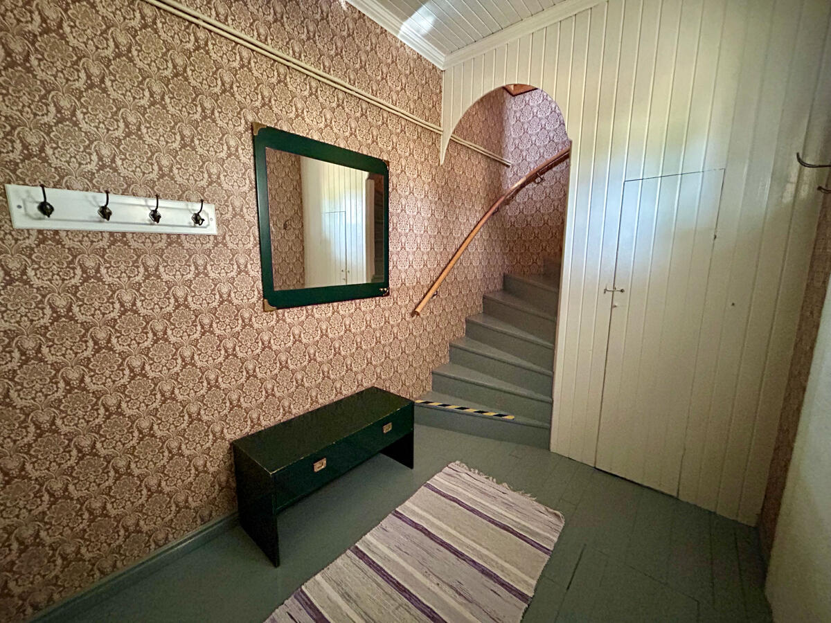 Hall och trappa